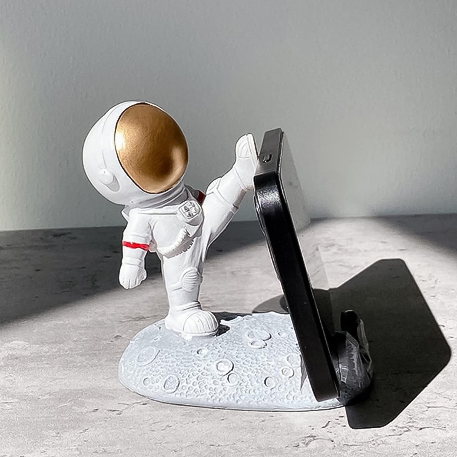 Mobile Holder Astronaut Phone Stand Planet Creative Fun 3d Design (1 Pc) - DanishHub